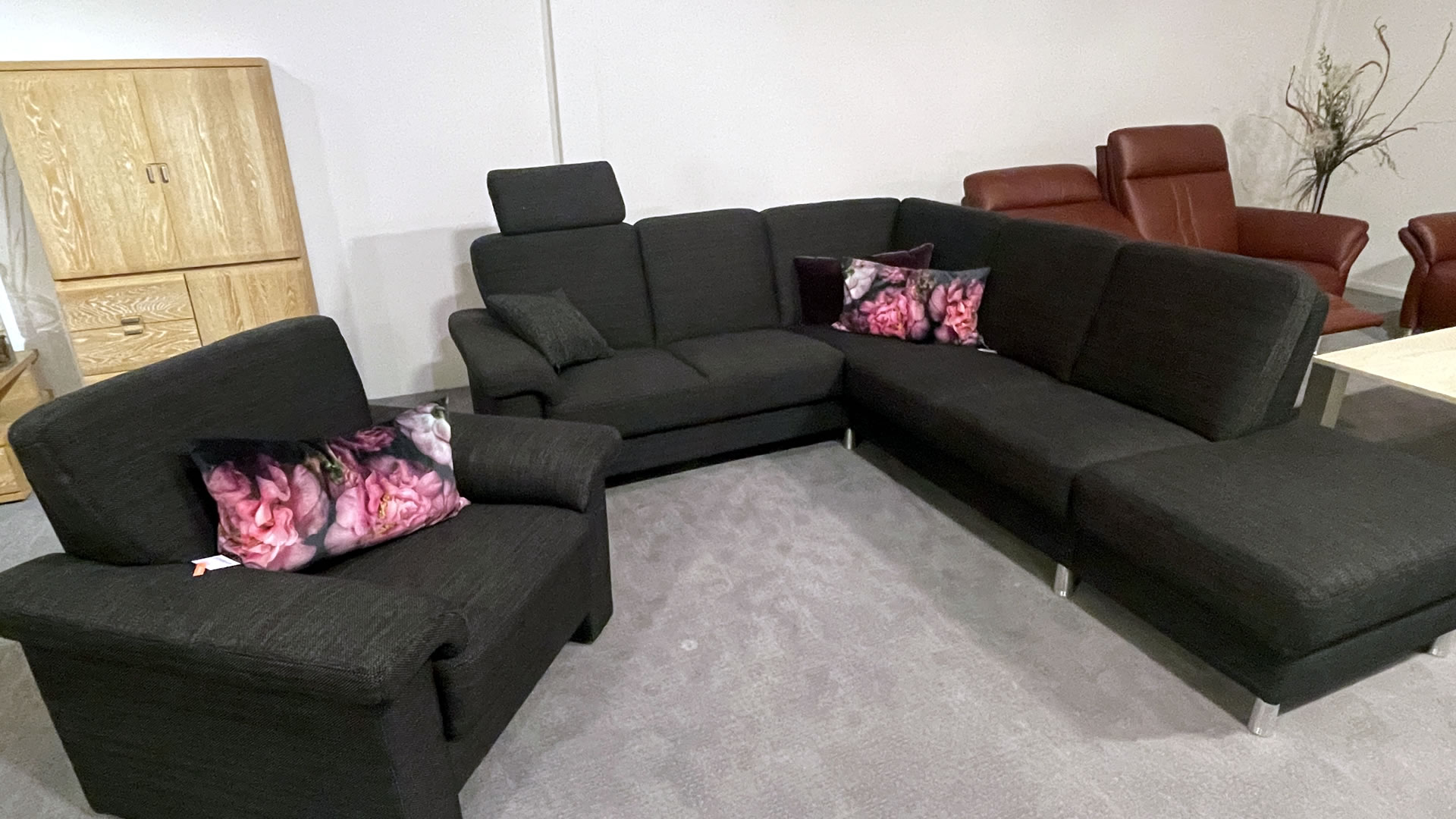 Große Polsterecke mit Sessel