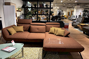 Große Polsterecke mit Sitztiefenverstellung