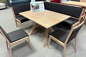 Eckbank inkl. Esstisch und 2 Stühle