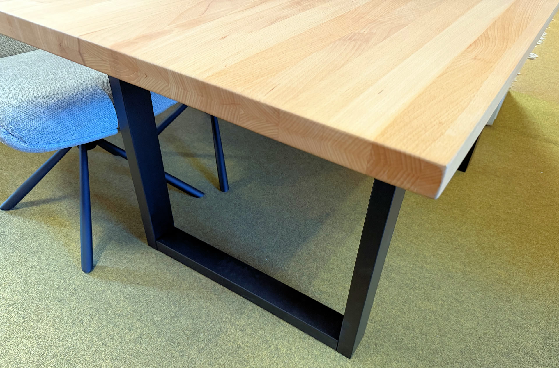 Massivholz- Esstisch m. Hirnholz von G+K Kernbuche