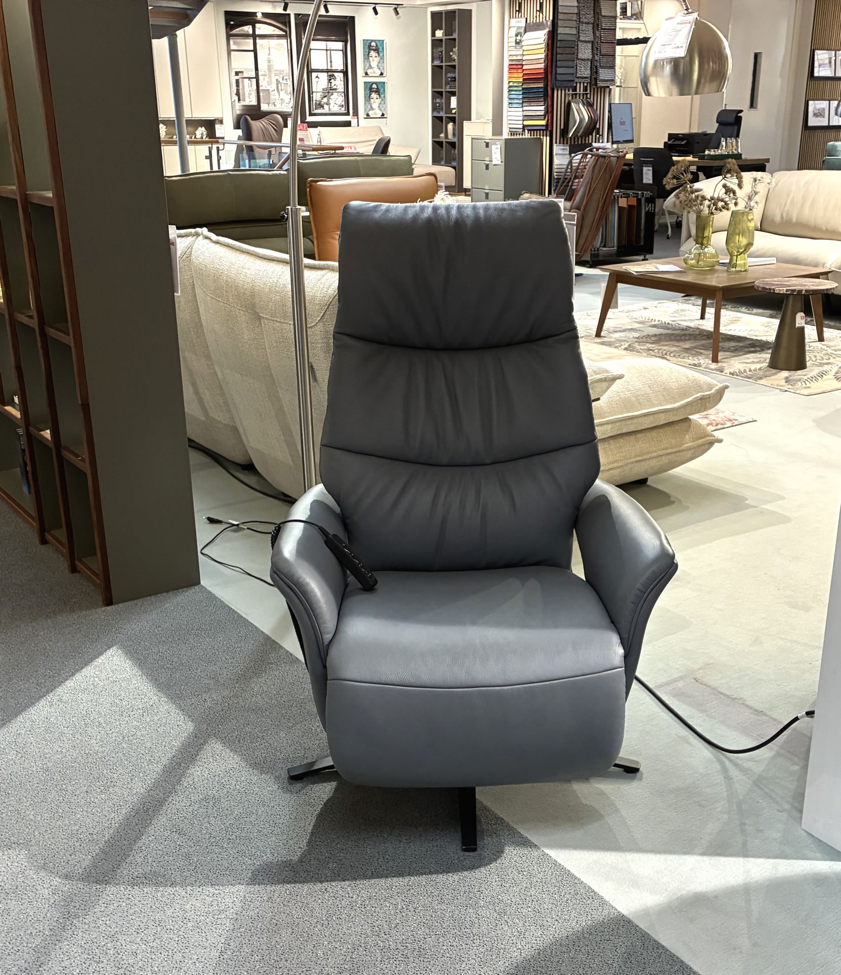Motor. Relaxsessel Himolla Easyswing in Leder