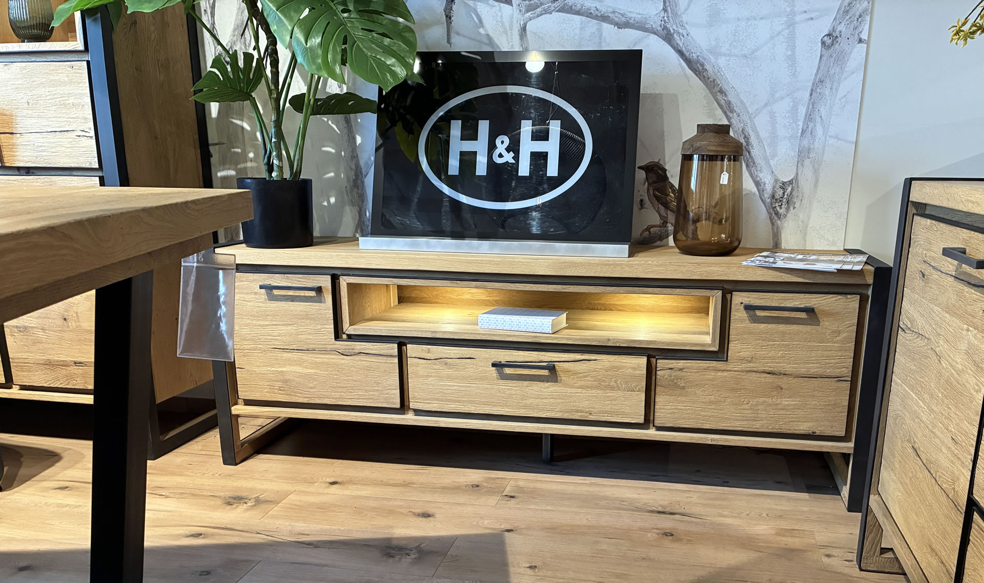H&H Metalo Lowboard