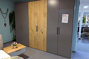 Kleiderschrank